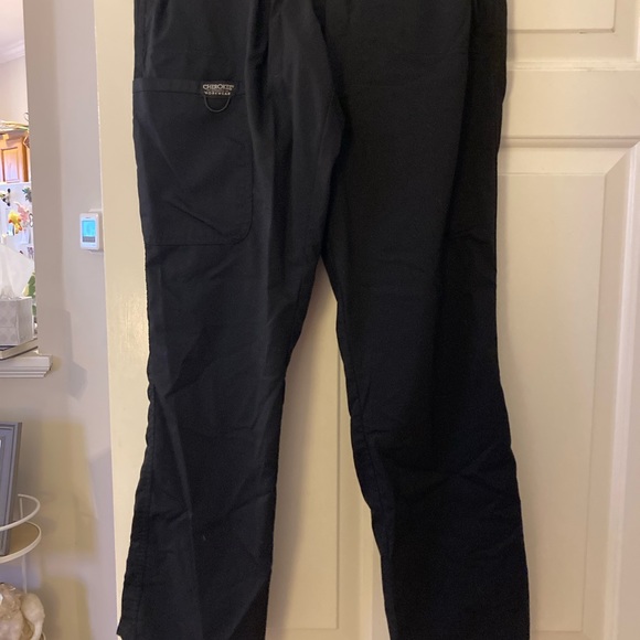 Lot of Women’s Scrubs ranging from Small to Medium excellent condition - Picture 11 of 11